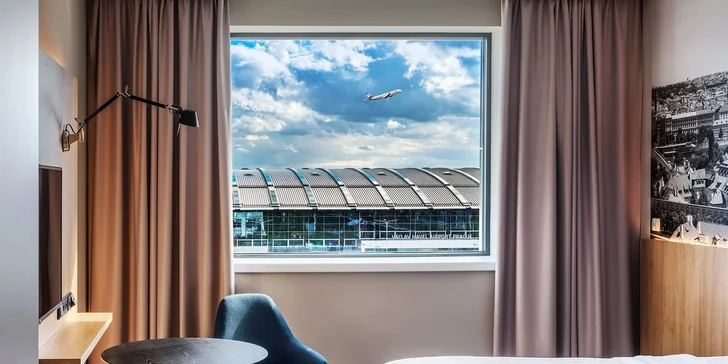 Z pokoje budete mít panoramatický výhled na letiště. 