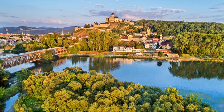 Lenošení spojte samozřejmě i s výlety po okolí, třeba na Trenčínský hrad. 
