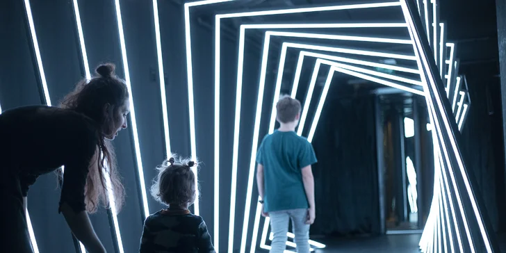 Těšte se na technologie jako jsou 3D projekce, kaleidoskopické kino, videomapping, LED mapping nebo interaktivní videoprojekce. 