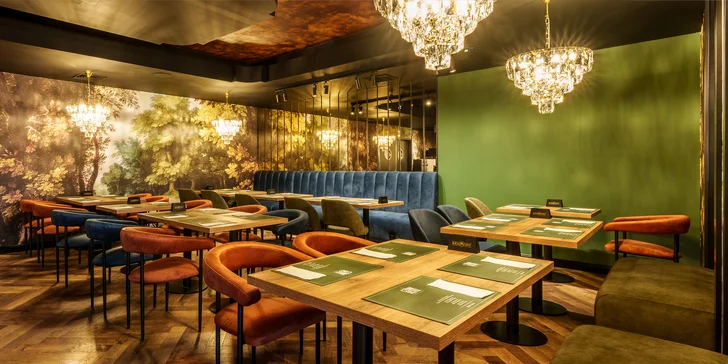 V restauraci s letní terasou si pochutnáte na snídaních a případně i večeřích formou bufetu. 