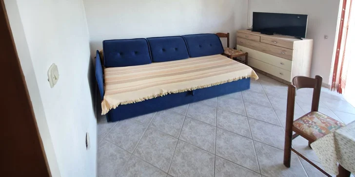 Na výběr máte buď variantu Bilo 2+2 s jednou ložnicí a rozkládací sedačkou v kuchyni, nebo Trilo 4, které nabízí dvě samostatné ložnice.