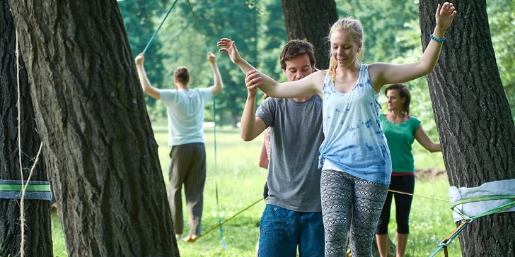 Chůzi po slacklině si vyzkoušíte v Letenských sadech. 