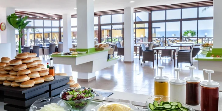 All inclusive zahrnuje snídaně, obědy a večeře, místní alkoholické a nealkoholické nápoje ve vyznačených barech.