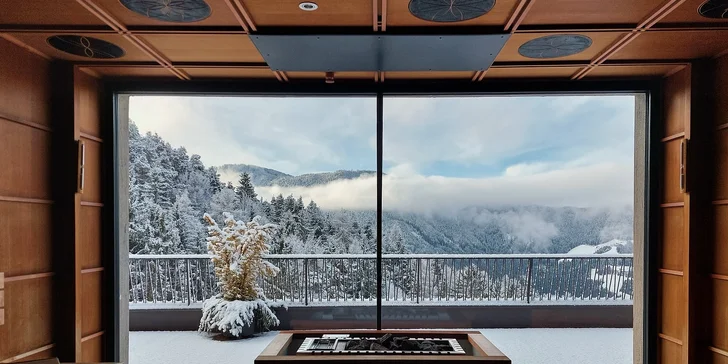 Čaká tu na vás relax v saune s panoramatickým výhľadom.