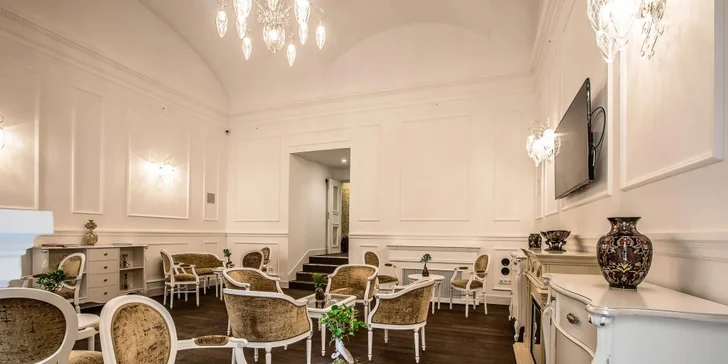 Přímo v hotelu najdete restauraci Costes Downtown, která se pyšní Michelinskou hvězdou. 