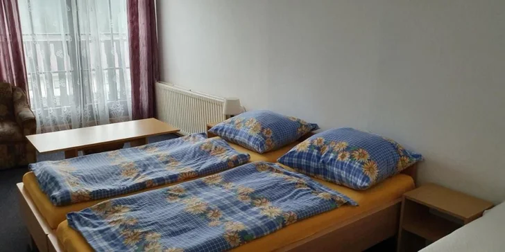 Ubytování je to jednoduché, to ale dobrodruhům, kteří stráví většinu času poznáváním okolí, jistě nebude vadit. 