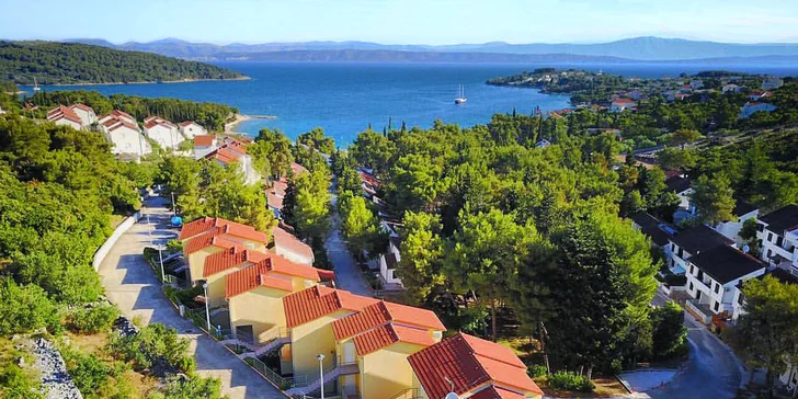 Oddych na ostrove Šolta: apartmány vhodné pre 5 osôb, len 150 m od mora!