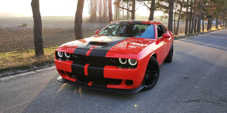 Dodge Challenger V8 HEMI: 15 min. spolujízdy nebo až 12 hod. řízení