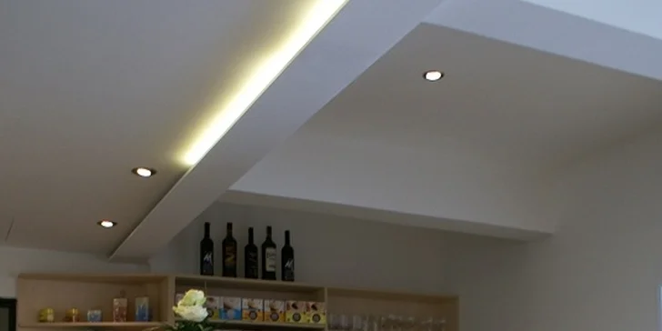 Kosmetické ošetření, barvení řas a obočí nebo depilace rtu