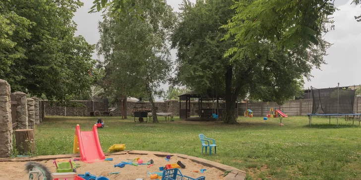 V areáli hotela je k dispozícii aj detské ihrisko pre vaše ratolesti