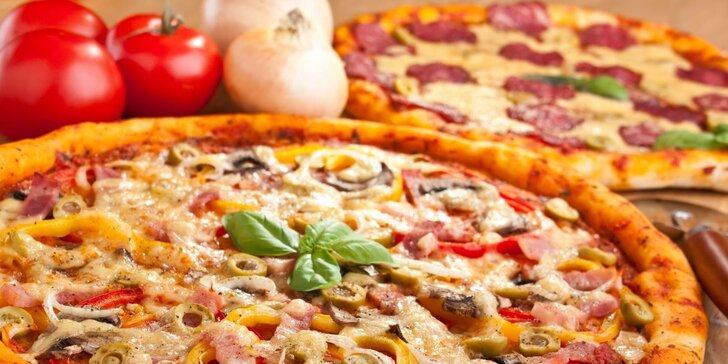 2 znamenité pizzy ve Franko's Restaurant & Burgeria
