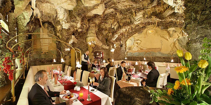 Luxusní jarní menu v krápníkové jeskyni pro dva