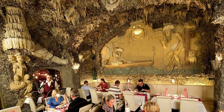 Luxusní jarní menu v krápníkové jeskyni pro dva