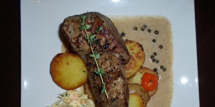 Dva fortelné rumpsteaky v restauraci Plný pekáč