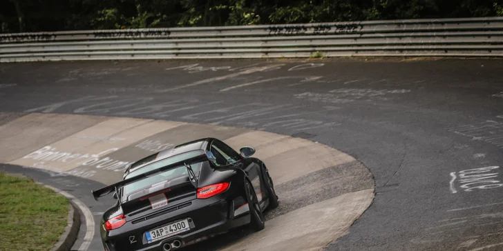 Jízda ve sporťáku po závodním okruhu Nordschleife
