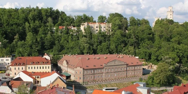 Luxusní romantický pobyt v Hluboké pro dva: Snídaně, skvělé menu i wellness