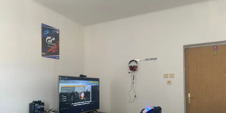 Vyzkoušet si tu můžete nejnovější závodní herní tituly jako jsou Gran Turismo 7 nebo Asseto Corsa Ultimate Edition. 