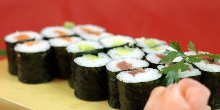 28 kousků sushi dle vašeho výběru v Sushi Best