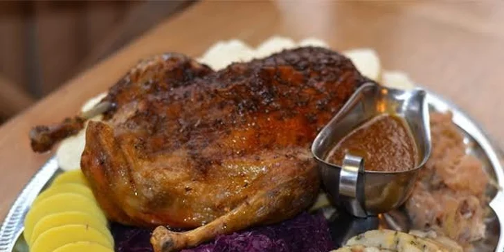 Pečená kachna se zelím (2 kg) až pro 4 osoby