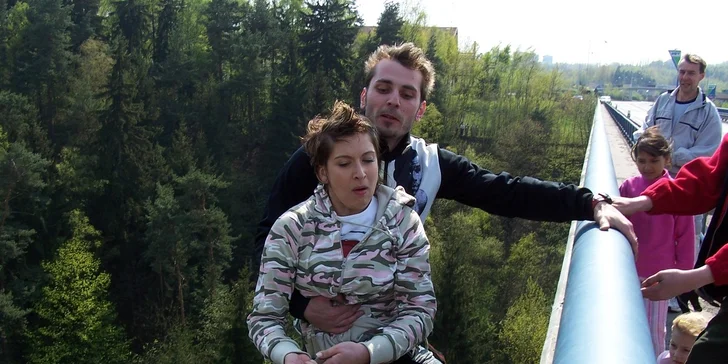 Extrémní Kieneova houpačka z výšky 62 m