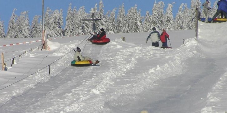 Snowtubing na Božím Daru - 4 jízdy plné zábavy!