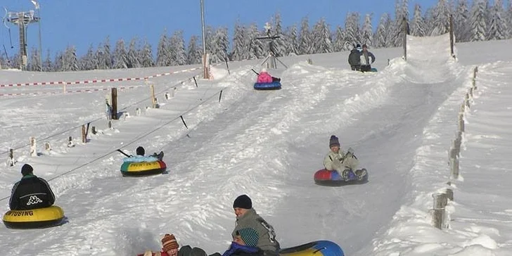Snowtubing na Božím Daru - 4 jízdy plné zábavy!