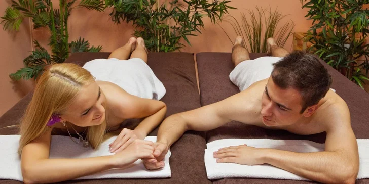 Romantická párová masáž včetně aroma lázně a sklenky sektu