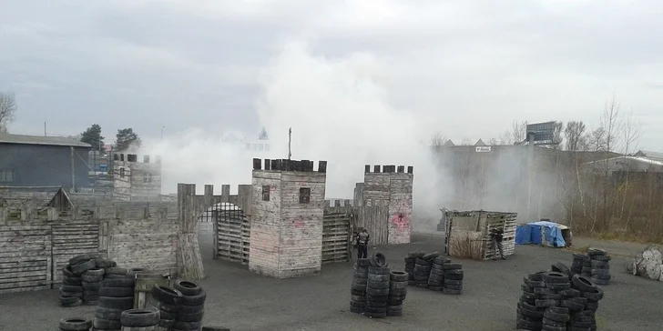 Adrenalinová střílečka na venkovním hřišti Piraňa Paintball