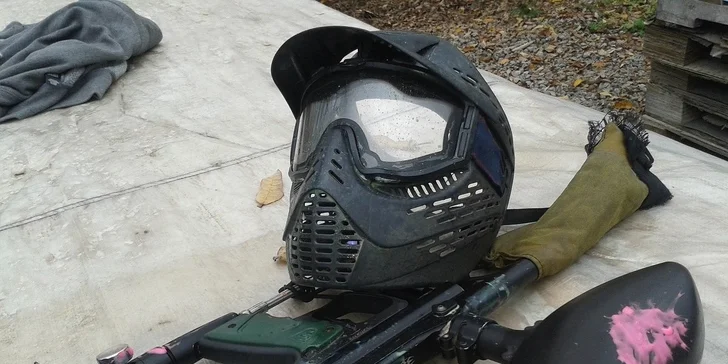 Adrenalinová střílečka na venkovním hřišti Piraňa Paintball