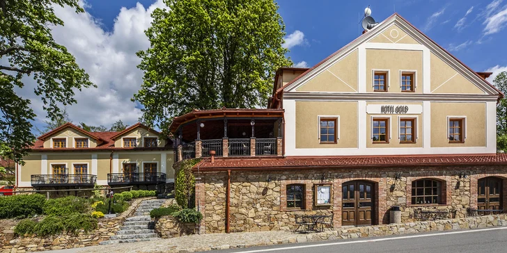 Hotel se nachází asi 7 km od Tábora. 