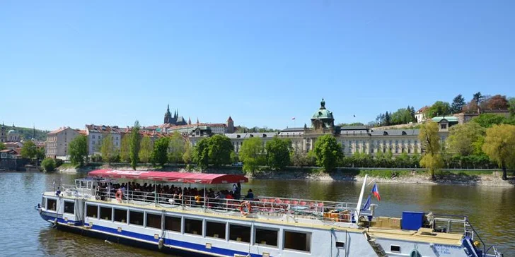 Brunch na lodi a prohlídka Malé Strany (90+90 min)