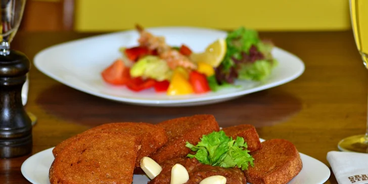 Menu se steakem i krevetami v Crazy Cow pro dva