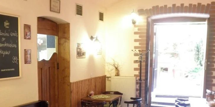 2 panenky na grilu s omáčkou a přílohou dle výběru