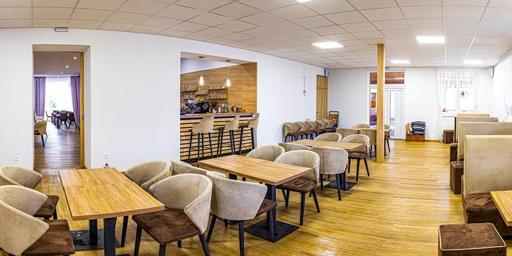 Každý den zajdete do restaurace v přízemí, kde se bude podávat kontinentální snídaně, při větším počtu hostů si vyberete z bohatých bufetových stolů. 
