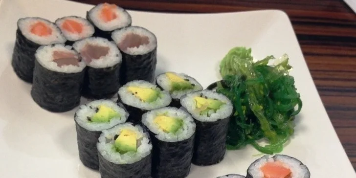 Sety plné lahodných japonských sushi specialit