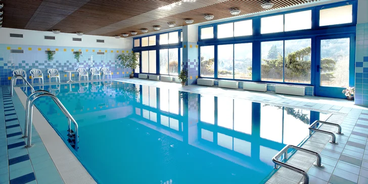 V hotelovém relaxačním centru si můžete zaplavat v bazénu.