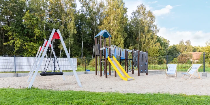 Pre deti je v 900 m vzdialenom hoteli k dispozícii vonkajší detský kútik aj herňa s PlayStationom.