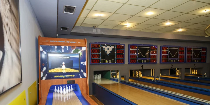 Speciální bowlingové boty nejsou třeba.