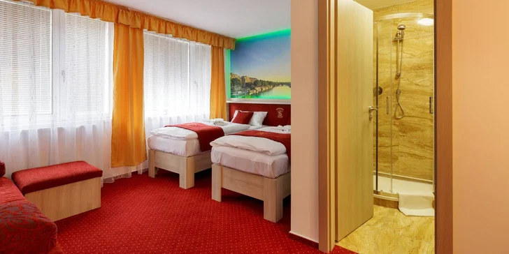Resort je vybavený v mexickém stylu a jeho součástí jsou společenské prostory, recepce 24/7 i bezdrátový internet. 