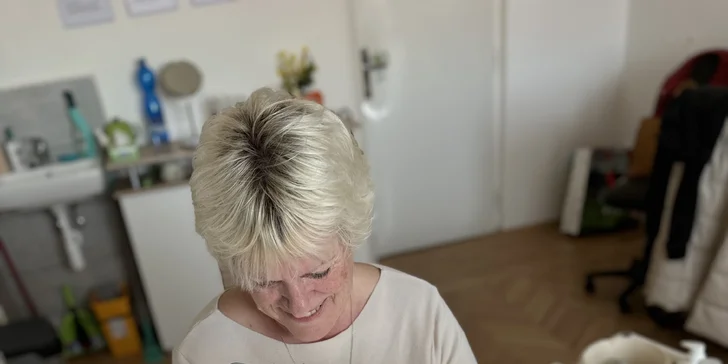 A vyzkoušet můžete také účinky kolagenových nití, které napomáhají v boji proti vráskám, či galvanické žehličky.