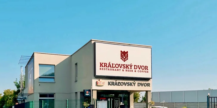 Pre návštevníkov je k dispozícii vlastné bezplatné parkovisko.