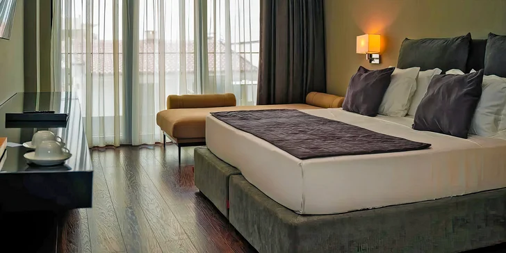 V krásném hotelu postaveném v roce 2020 pro vás bude připraven jeden z moderně zařízených dvoulůžkových pokojů.
