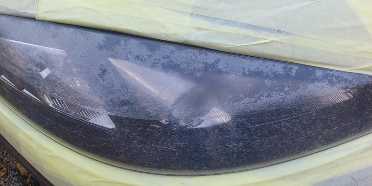 Renovace a rozleštění předních světlometů vozu