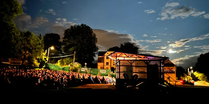 Právě v tomto kouzelném prostředí malebného amfiteátru v Křižanech se i letos odehraje oblíbený festival Křižanské léto.