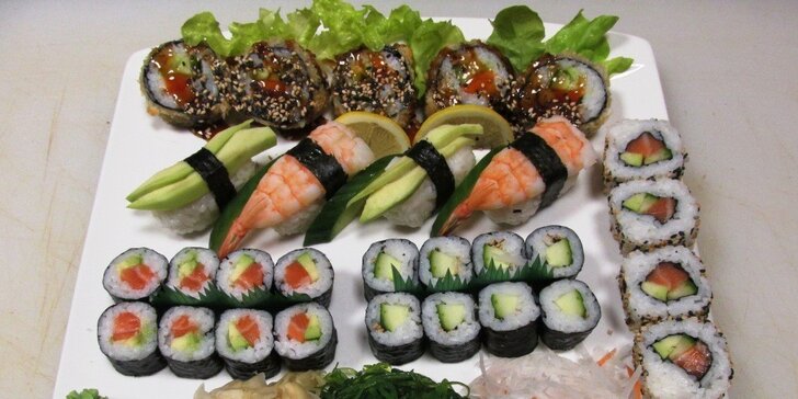 Sushi sety s lososem, avokádem i krevetou a úhořem