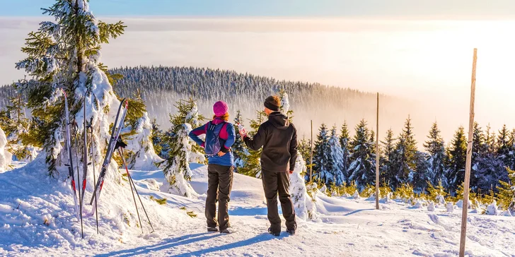 K lyžovačce poslouží např. skiareál Říčky či Zdobnice.