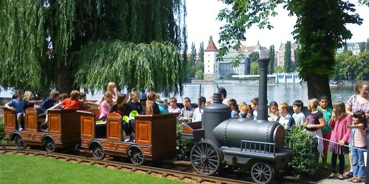 16 jízd v dětském parním vláčku na Žofíně