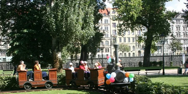 16 jízd v dětském parním vláčku na Žofíně