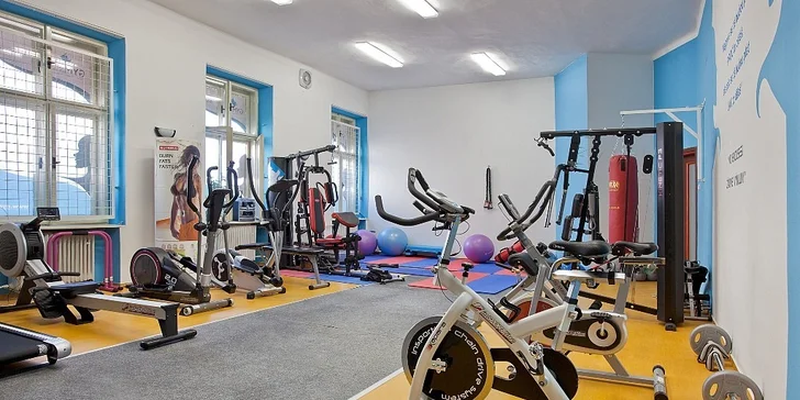Měsíční permanentka do dámského fitness na skupinové lekce s trenérem