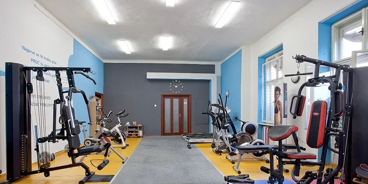Měsíční permanentka do dámského fitness na skupinové lekce s trenérem